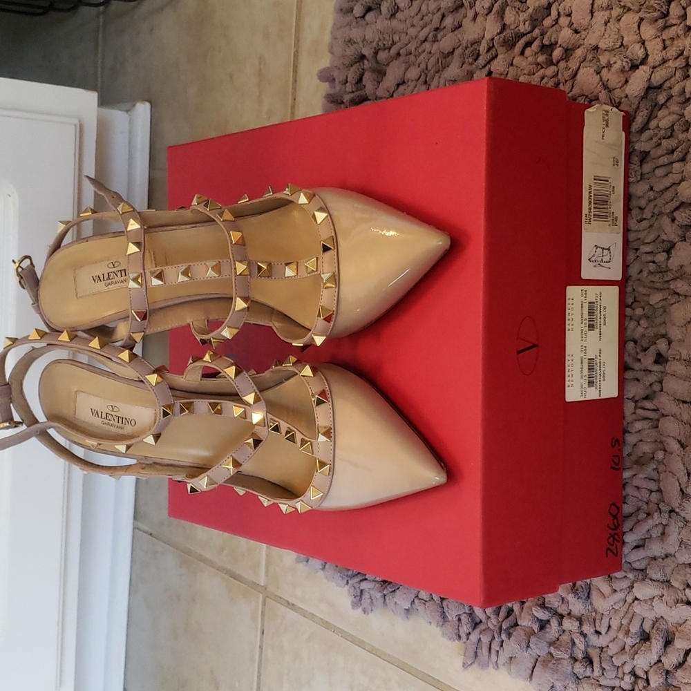 Valentino Garavani Rockstudd ankle strap pump, 100m/ 4 inches Color- Poudre